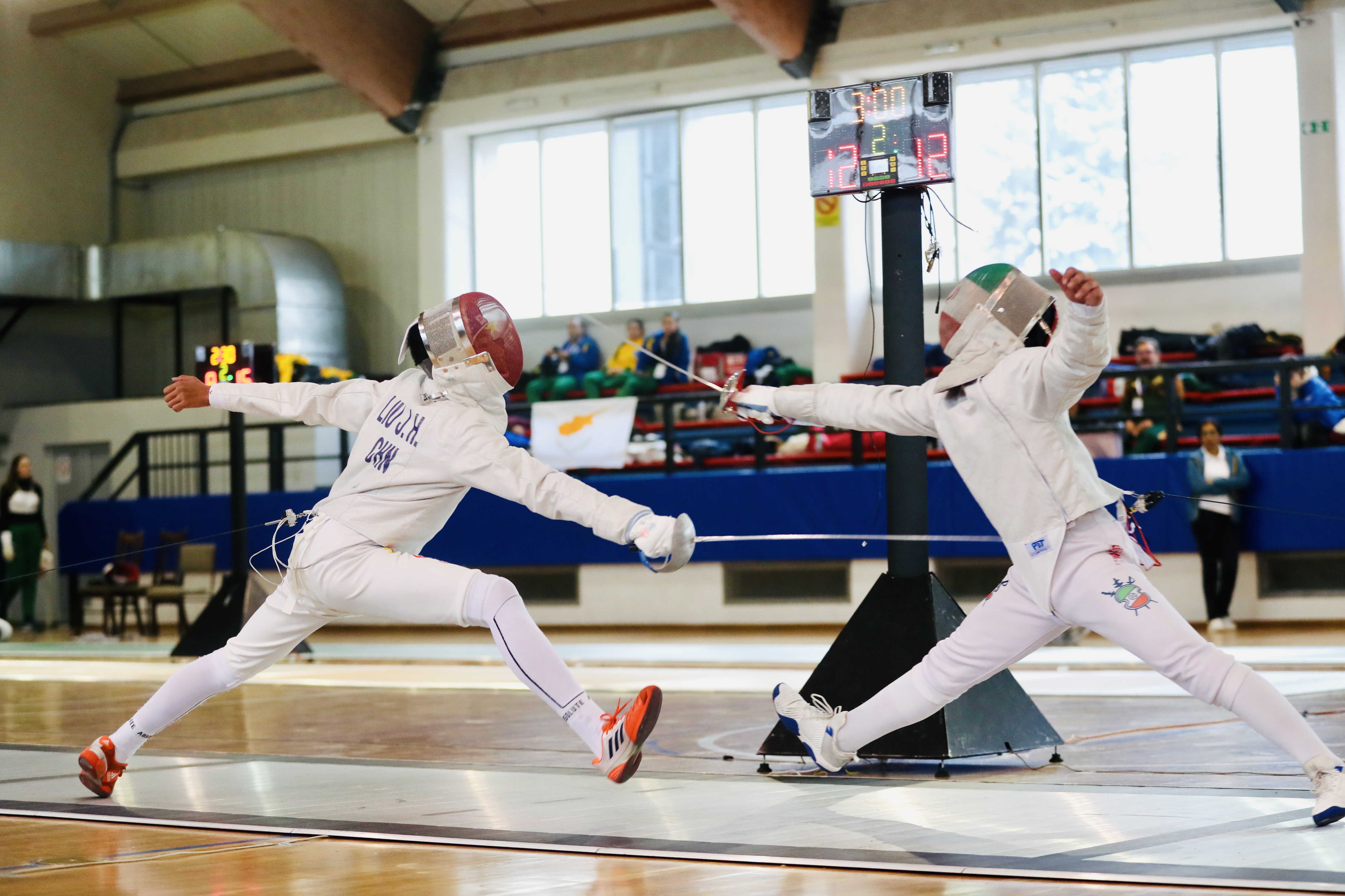 中国中学生击剑小将勇夺双金 闵文珺刘峻含助代