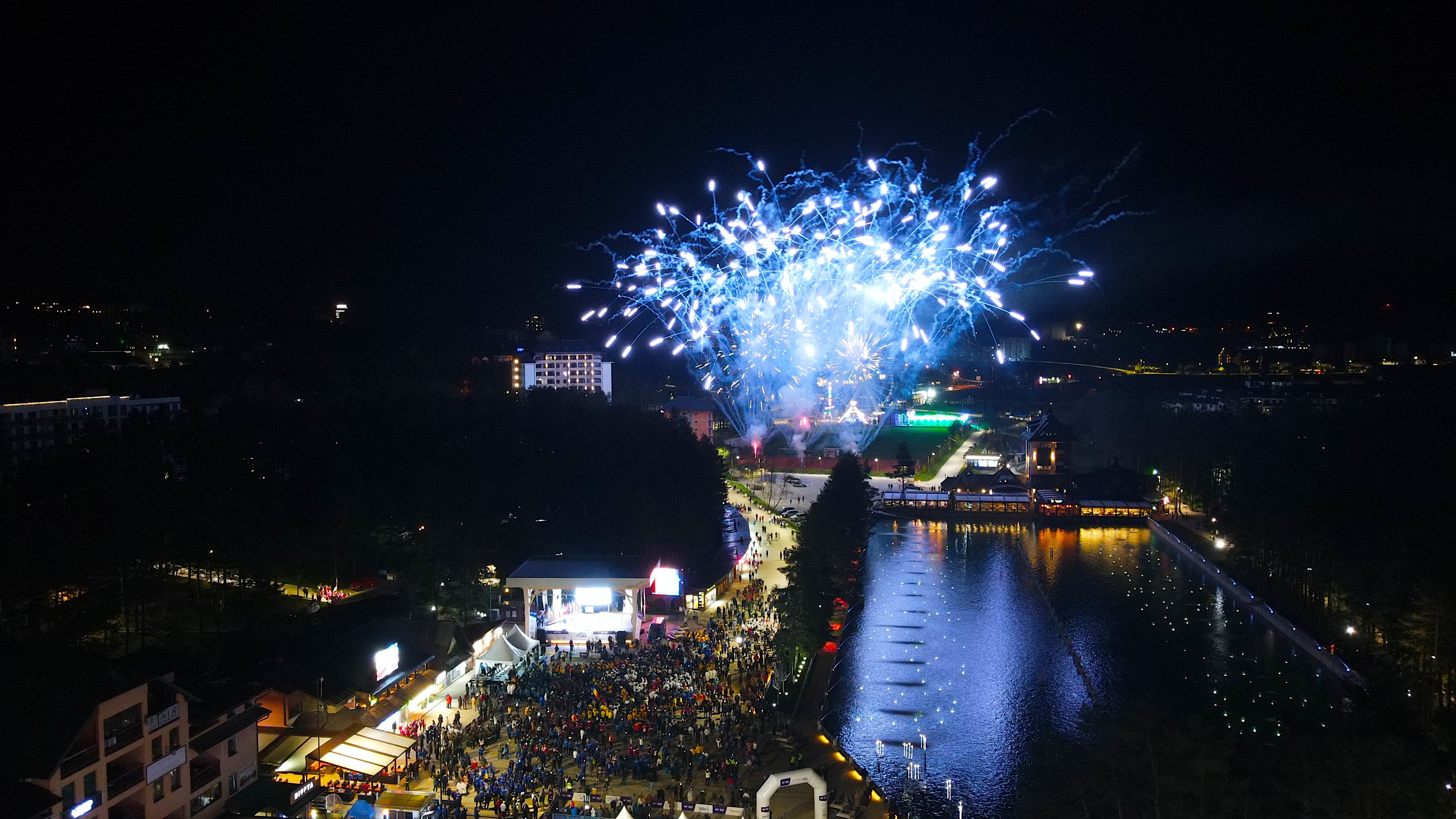 中国中学生击剑小将勇夺双金 闵文珺刘峻含助代