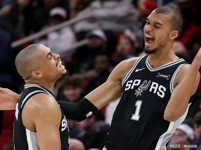 马刺25分大逆转快船 展现冠军级韧性